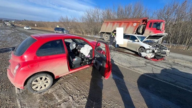 Женщина пострадала в аварии с двумя легковушками в Шпаковском округе