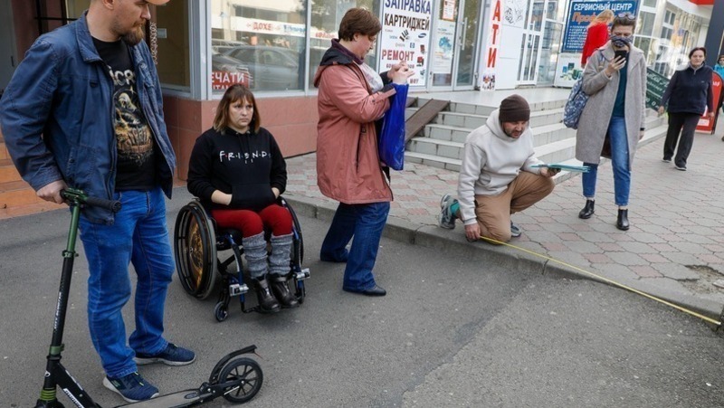 На 16 участках Ставрополя устранят барьеры для передвижения маломобильных граждан 
