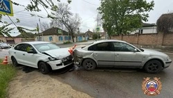 Пассажир иномарки и ремонтник пострадали из-за водителя-новичка на Ставрополье