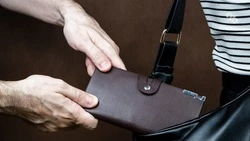Ставрополец отбирал деньги экс-возлюбленной, проникая в её дом через форточку