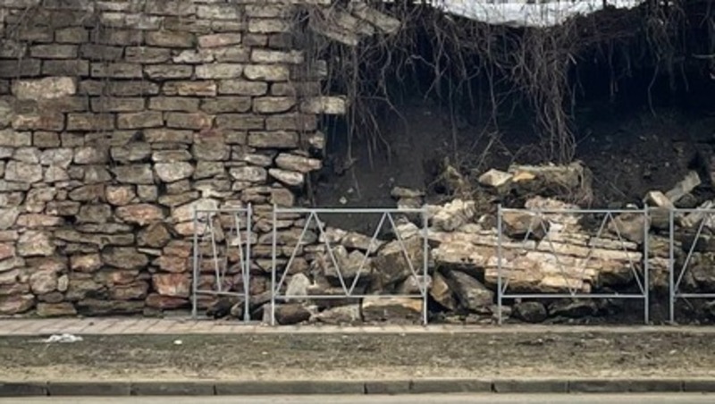 В центре Ставрополя обрушилась часть подпорной стены на улице Кавалерийской