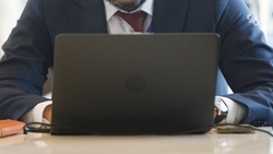 Россиянам не стоит вводить коды из СМС на сомнительных сайтах — эксперт Истомин