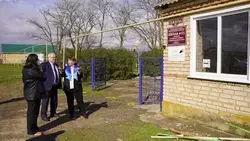 Партдесант проверил ремонт школы и пешеходной зоны на Ставрополье