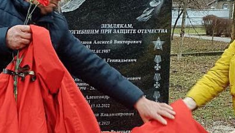 Памятник погибшим участникам боевых действий открыли в Кировском округе  