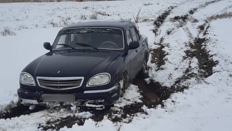 Дважды за день спасатели Ставрополья вытаскивали автомобили из снежных заносов
