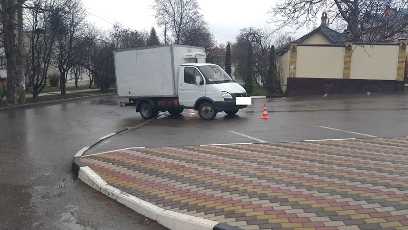 Грузовик сбил 86-летнюю женщину на парковке в Кисловодске