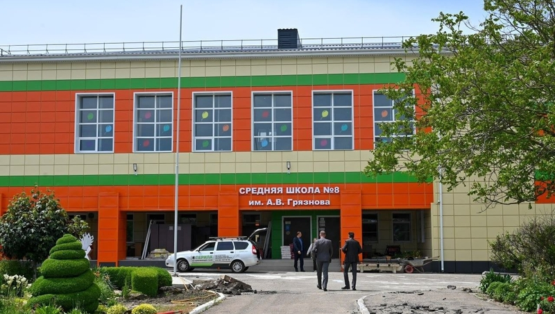 На Ставрополье партдесант проверил капремонт дорог, школы и библиотеки