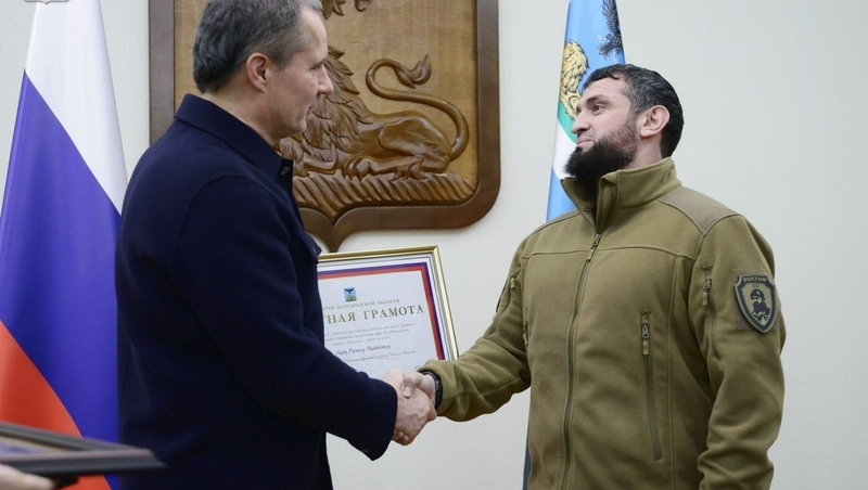 Глава Белгородской области вручил награды бойцам из Чечни