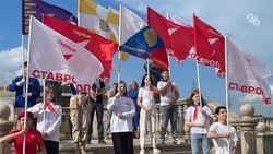 Участники «Российской школьной весны» присоединились к акции «Движение первых здесь» в Ставрополе