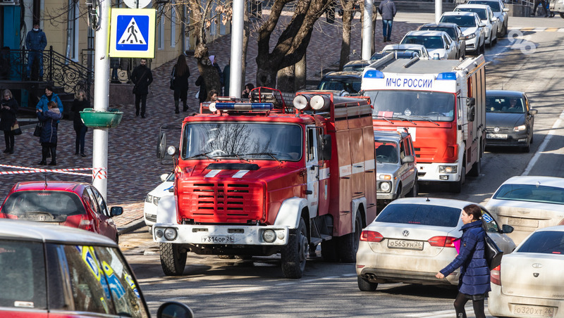 Жильцов трёхэтажного дома в Пятигорске эвакуируют из-за пожара