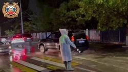 Автоинспекторы перекрыли движение по проспекту в Махачкале из-за подтоплений