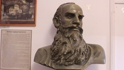 Диалоги с ИИ-копиями Толстого и Пушкина будут вести на Ставрополье за 1 млн руб.