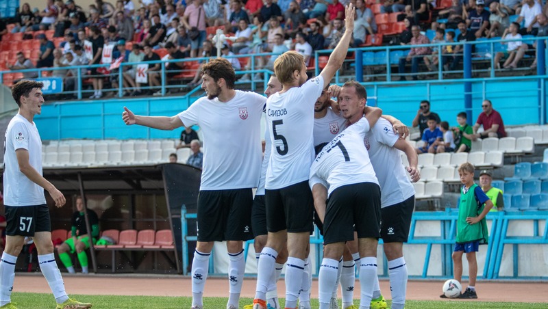 Футболисты «Машука-КМВ» в первом домашнем матче сезона в Пятигорске одолели гостей из «Астрахани»