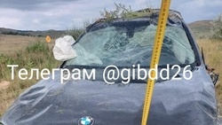 Иномарка на высокой скорости перевернулась в кювет на Ставрополье 