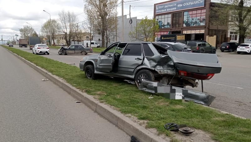 Водитель «Лады» попал в больницу после ДТП на Старомарьевском шоссе в Ставрополе