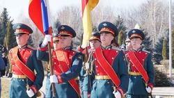Над Владикавказом подняли третий по высоте в стране российский флаг