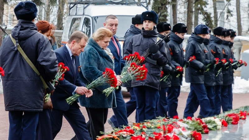 Глава центра исторической памяти РФ возложила цветы к Вечному огню в Ставрополе
