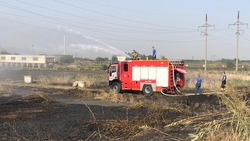 Работники Ставрополькрайводоканала и МЧС локализовали крупный пожар в Пятигорске