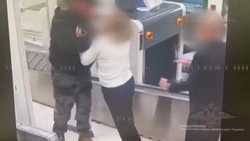 Пьяный рецидивист снёс ограждения и избил сотрудниц в аэропорту Минеральных Вод