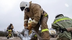 В Грозном 10 человек спасли из дома с загоревшейся крышей