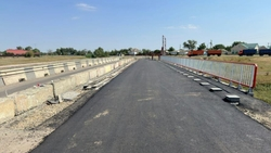 Ремонт моста через реку Ташлу в Труновском округе выполнили на 40%