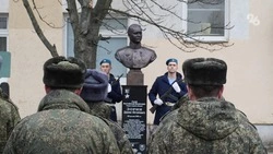 В Ставрополе открыли бюст Героя России Дениса Зорина