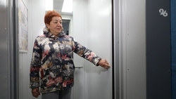 С зеркалами, музыкой и крышей: в двух многоэтажках Ставрополя заменили лифты и кровлю