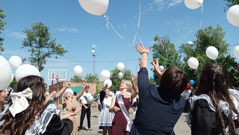«Единая Россия» поздравила выпускников Ставрополья с Последним звонком