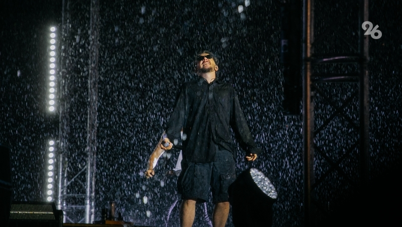 Ждали под дождём «Хлеб» и зрелищ: как прошло закрытие конкурс-премии «КАРДО» в Ставрополе