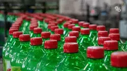 Более ста тысяч бутылок лимонада в день разливают на ставропольском заводе 