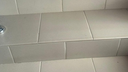 Дефект плитки устранили в больнице Минвод по жалобе пациентов