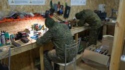 Техники со Ставрополья в тыловой лаборатории наладили цикл подготовки FPV-дронов