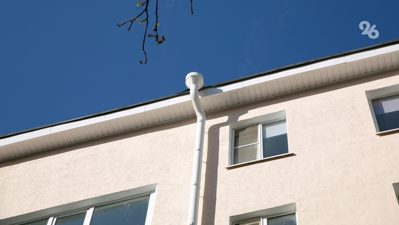 МинЖКХ и жилинспекция проверят дом в Солнечнодольске после жалоб на протечки