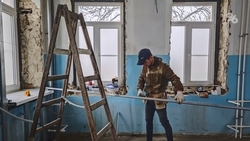 «Каждой роженице — по палате»: как проходит ремонт роддома в Александровском округе