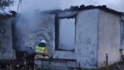 Пожарные потушили ночной пожар на бывшей ферме на Ставрополье