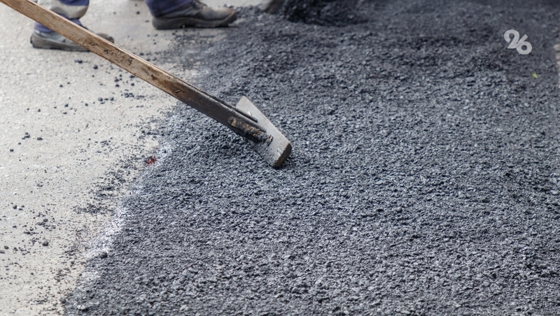 В посёлке Железноводска кладут дорогу к строящейся школе 