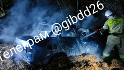 Попавшей в аварию ставропольчанке удалось спастись из горящей машины