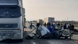 Женщина погибла в столкновении легкового авто с фурой в Советском округе