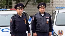 В Курском округе полицейские помогли дальнобойщику, чья фура увязла на обочине