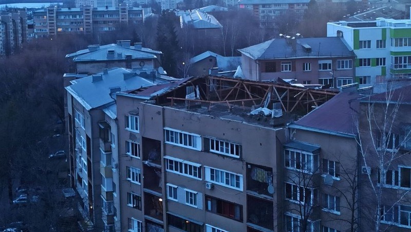 Ураган сорвал кровлю на двух многоэтажках в Кисловодске