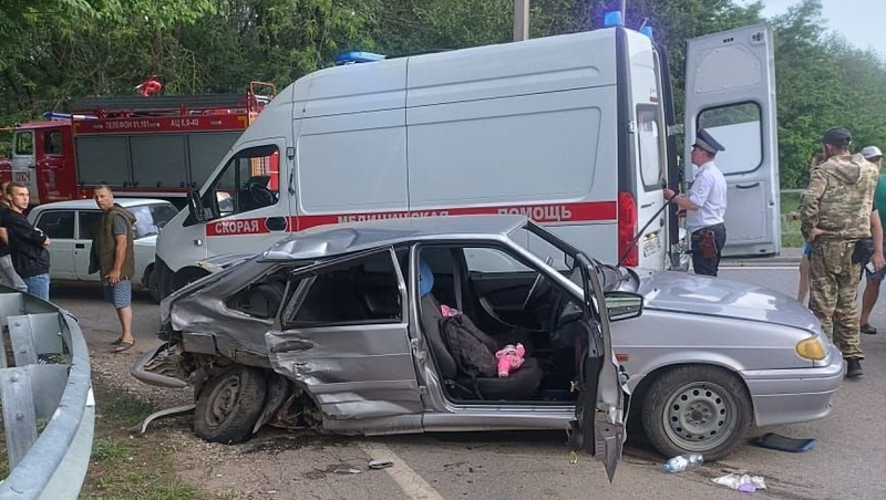 В Минераловодском округе в ДТП пострадали пассажиры отечественной легковушки