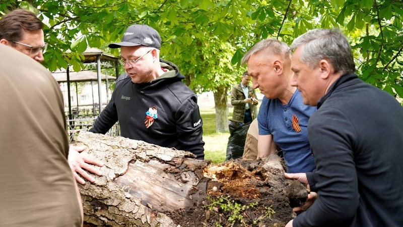 Губернатор Владимиров принял участие в субботнике в Кочубеевском округе  