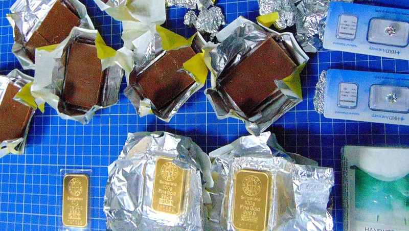 Золотые слитки в шоколаде «Алёнка» пыталась провезти пассажирка рейса Грозный — Стамбул