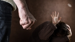 Ставропольца подозревают в истязании и принуждении к попрошайничеству собственных детей