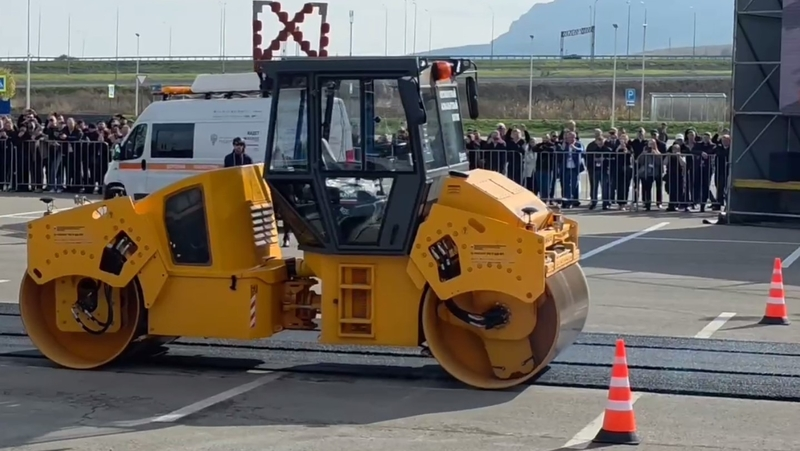 Беспилотный асфальтоукладчик показали на Ставрополье