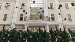 «Научились чувствовать локоть товарища»: в Ставрополе вручили лейтенантские погоны выпускникам военно-учебного центра