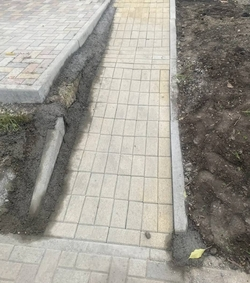 Главу Кочубеевского округа возмутило качество благоустройства тротуара