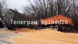 Водитель КамАЗа погиб при столкновении с прицепом в Георгиевском округе