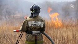 Возгорание сухой травы стало причиной задымления и запаха гари в Ставрополе