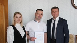 Молодая семья из Красногвардейского округа получила жилищный сертификат 